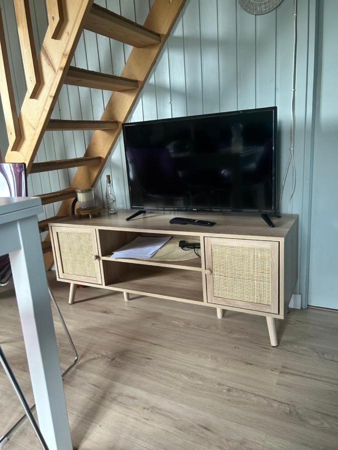Gite Chalet Bleu Soleil Saint-Benoit-d'Hebertot Dış mekan fotoğraf