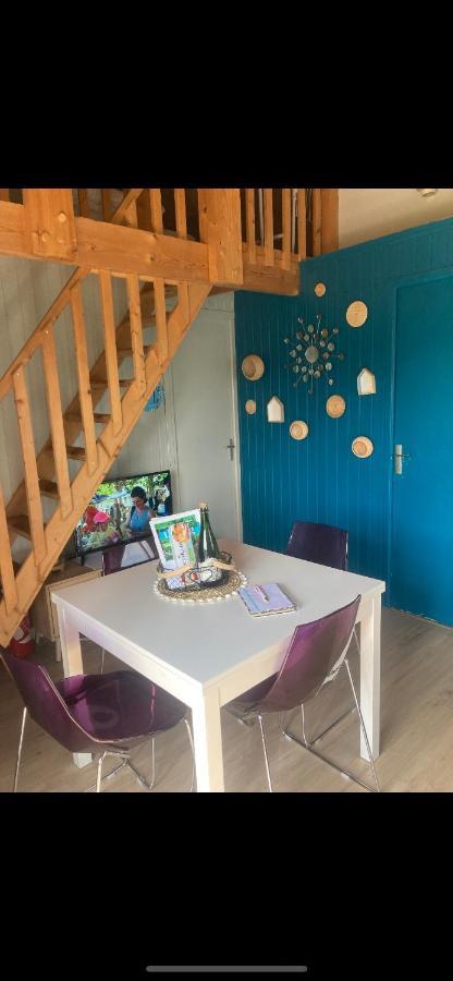 Gite Chalet Bleu Soleil Saint-Benoit-d'Hebertot Dış mekan fotoğraf