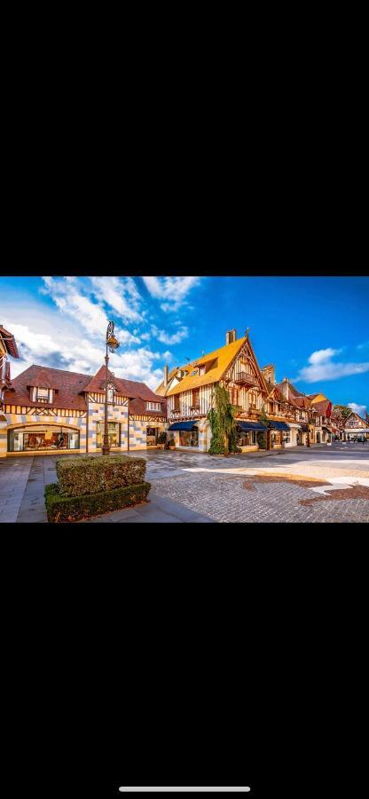 Gite Chalet Bleu Soleil Saint-Benoit-d'Hebertot Dış mekan fotoğraf